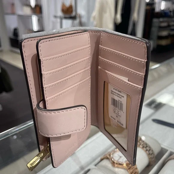 MICHAEL KORS Jet Set Medm Signature Logo BiFold Zip CN Wallet
Powder Blush 
NWT - Picture 11 of 16
